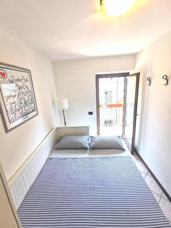 Old Town Apartment With Terrace - Live Love Lake Peschiera del Garda Exterior photo
