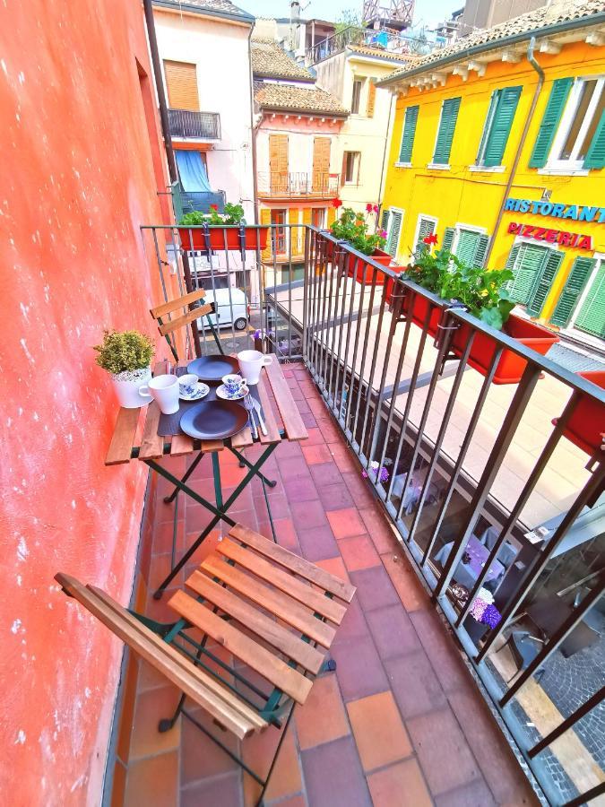 Old Town Apartment With Terrace - Live Love Lake Peschiera del Garda Exterior photo