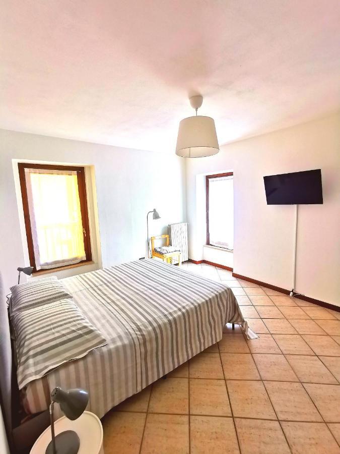 Old Town Apartment With Terrace - Live Love Lake Peschiera del Garda Exterior photo